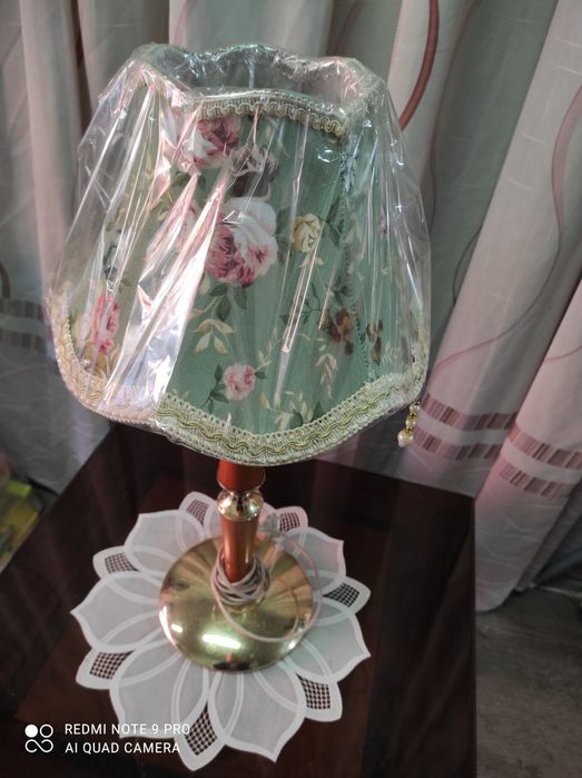 Продам настольную лампу