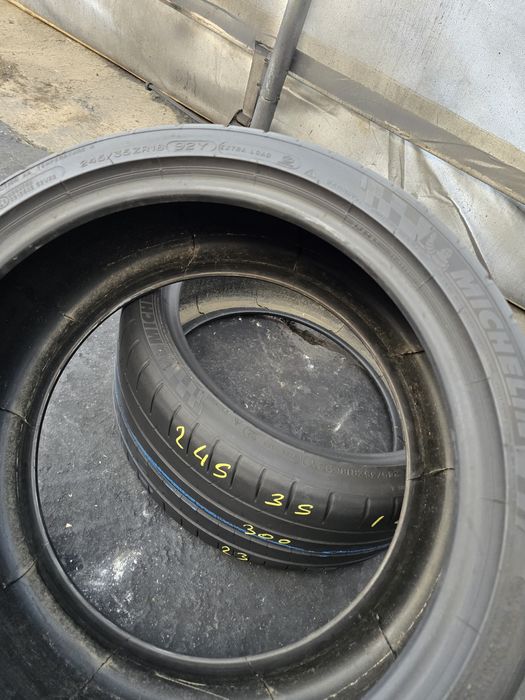 245 35 18 michelin