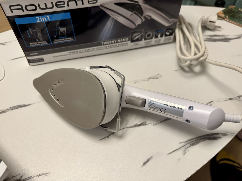 Fier de calcat vertical Rowenta Tweeny Nano DV9000D1