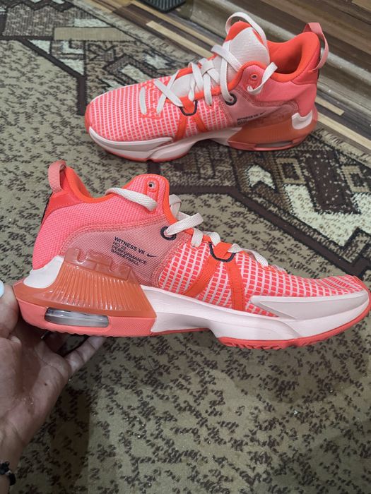 Nike Witness VII