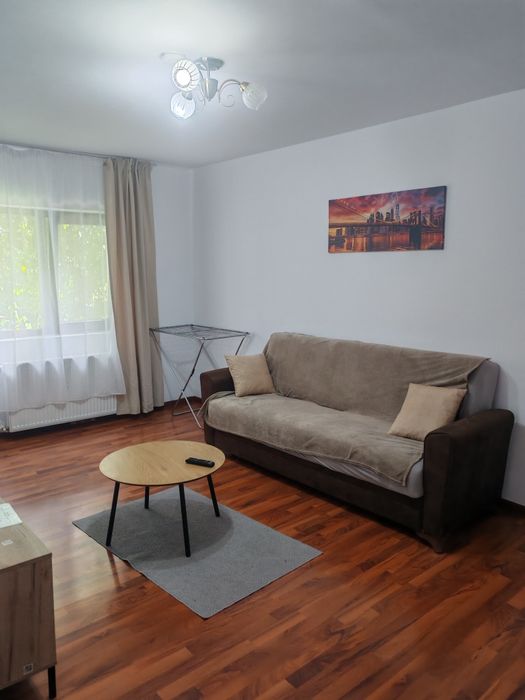 Închiriez apartament 2 camere, decomandat!