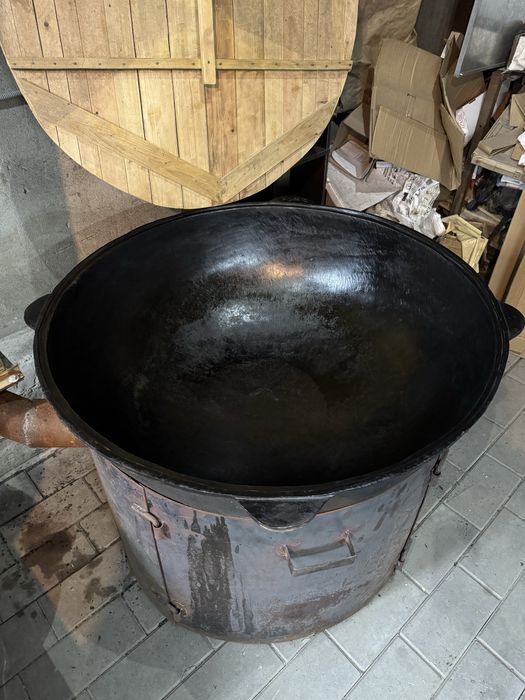 Продам Казан чугун 200л.