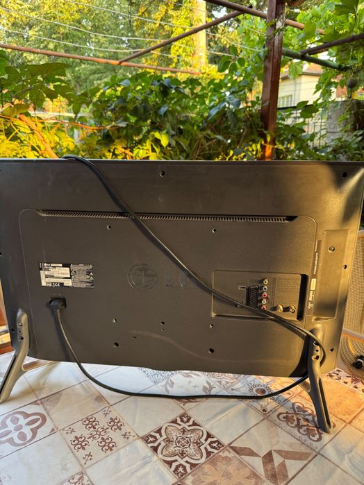 Монитор модел LG