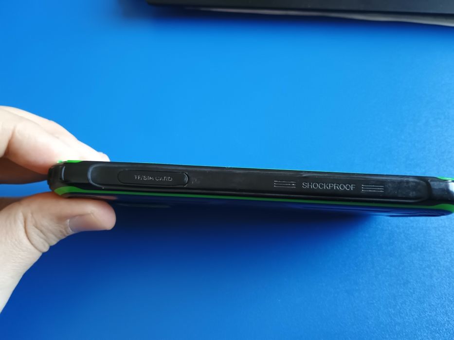 Vând telefon rezistent Blackview 4900