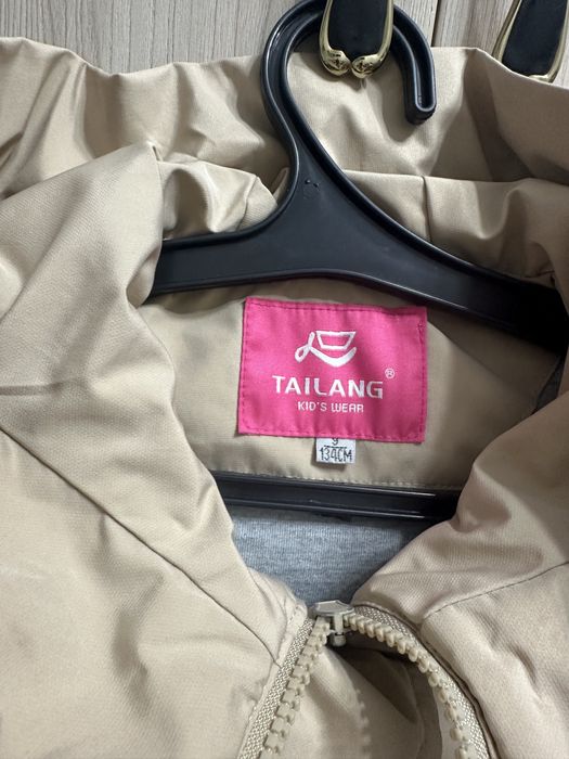 Осенняя куртка на 9-10 лет.