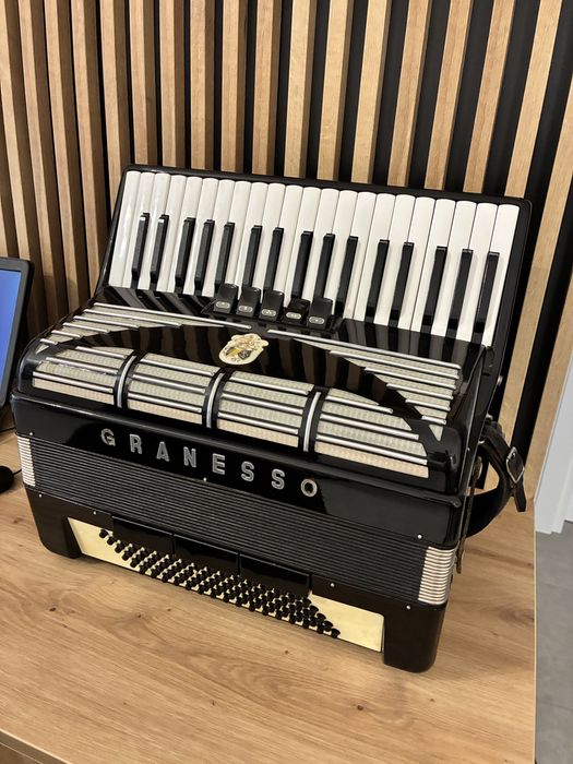 Acordeon Weltmeister SeperatoStandard cu 96 basi