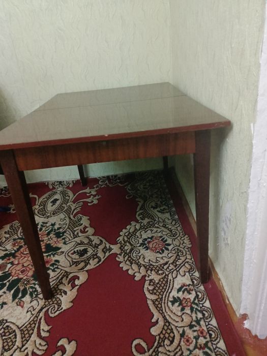 Стол раздвижной полированный