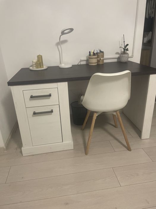 Birou nefolosit cu scaun