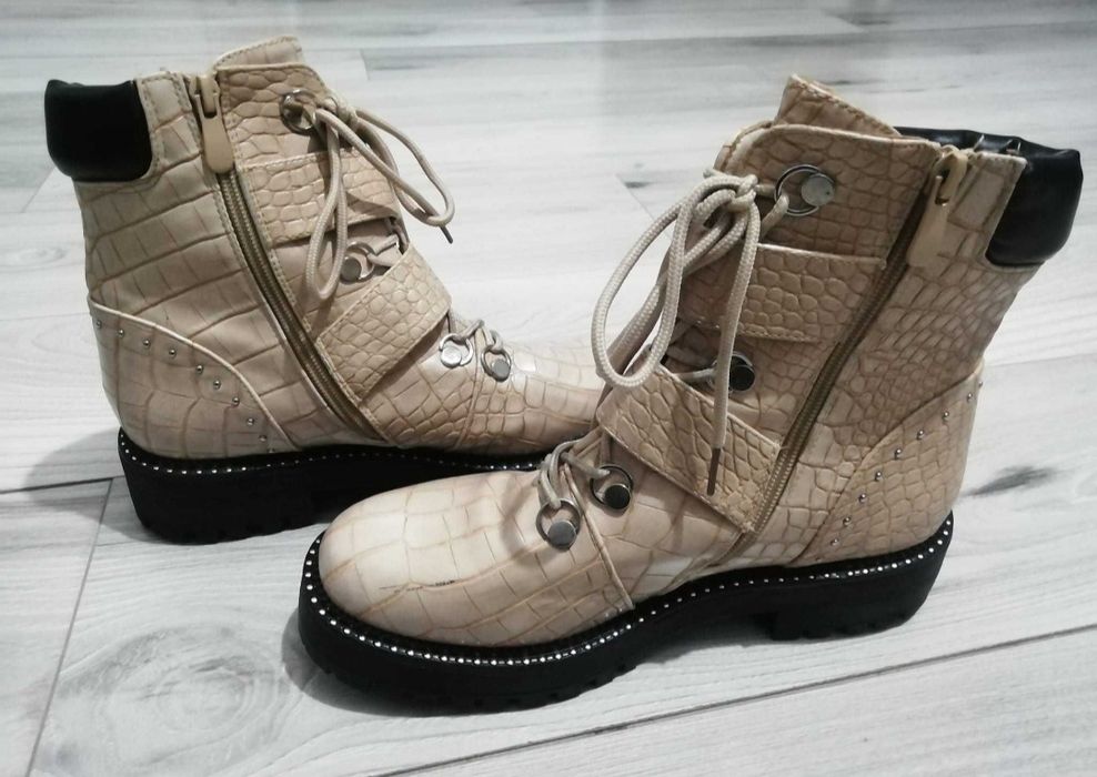 Ghete crem model crocodil mărimea 39 din imitatie piele Punk Rock