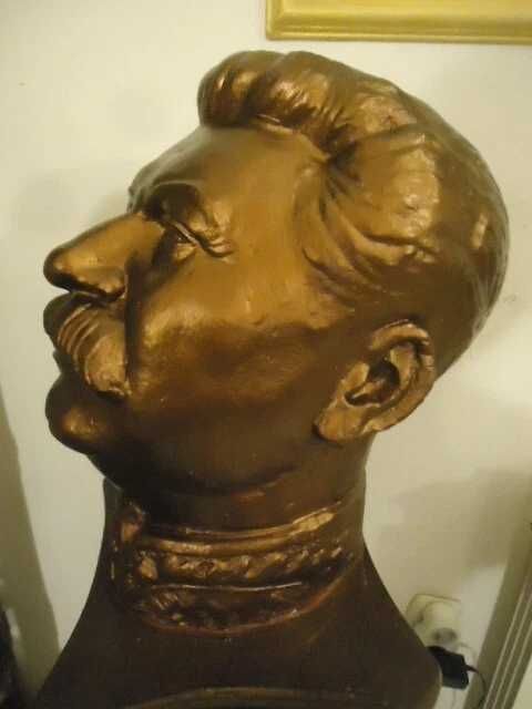 Сталин бюст гипс. глава.40х35х30 см.