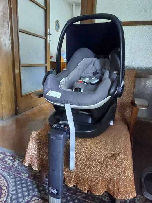 Бебешo столче за кола Maxi Cosi + Isofix база