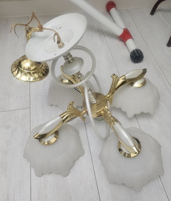 Продам люстры,разные.