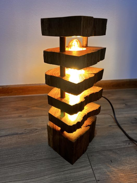 Lampa ( veioza) din lemn masiv vechi