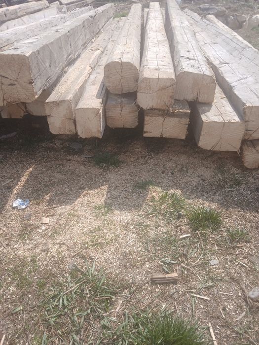 Vând grinzi pentru construcții