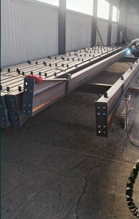 Scoietate confecții metalice vinde și confectioaneaza hale pe structur