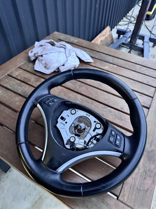 Volan Sport BMW E90 E91 E92 E93 E87 E82 E81 E88 X3