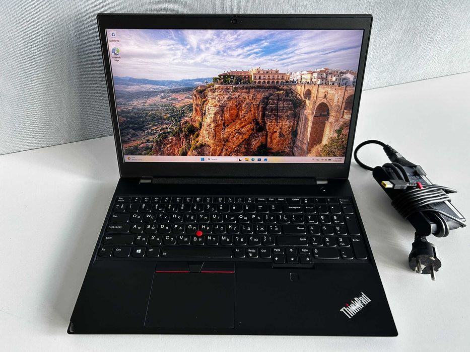 Лаптоп 15,6" Lenovo ThinkPad P15v Gen2 i7-11800H/32/512