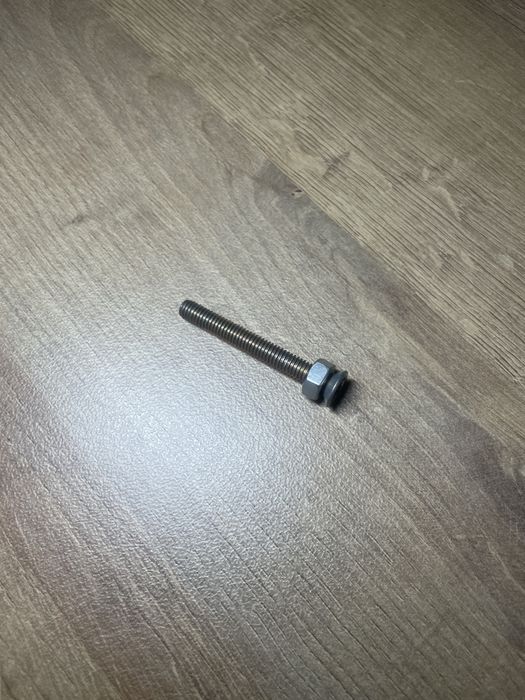 Продам болт с гайкой