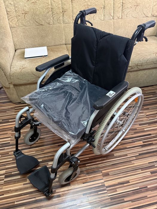 Scaun handicap dizabilitati batrani din aluminiu (ca nou)