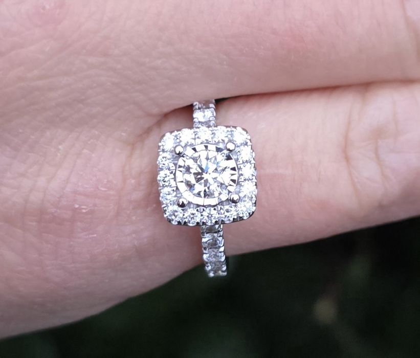 Inel de logodnă din aur cu diamante naturale 0,95ct.