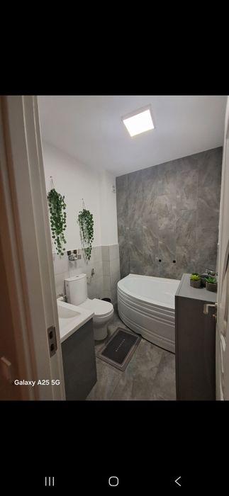 Închiriez apartament