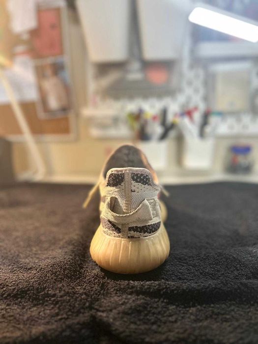 adidasi yeezy 350 zebra