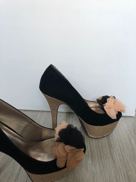 Обувки от велур с панделки