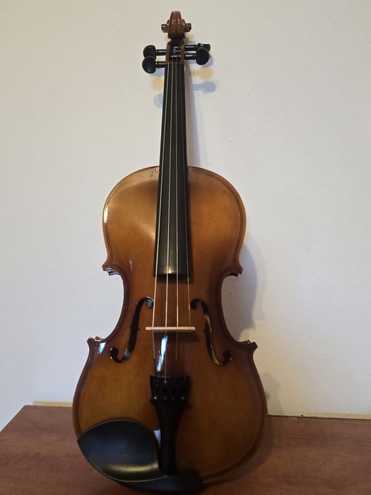 Vioară 4/4  nouă cu geantă de transport