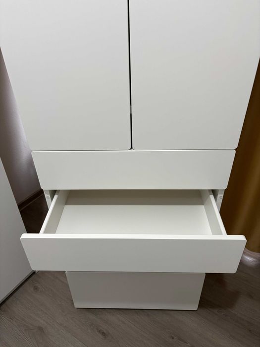 Dulap IKEA alb ideal pentru camera copiilor