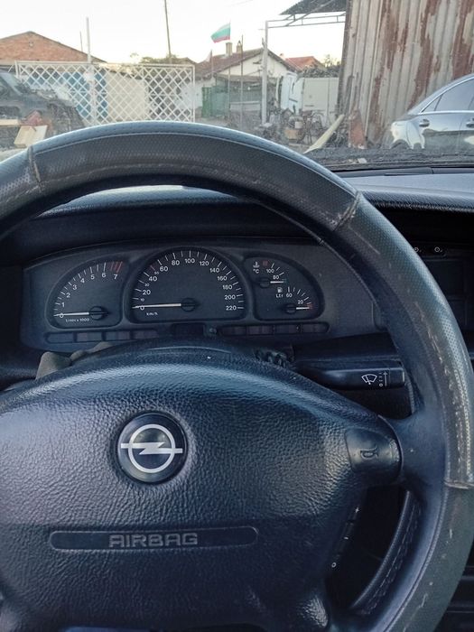 Opel Vectra 1.8 бензин 1998 година 115 к.с.