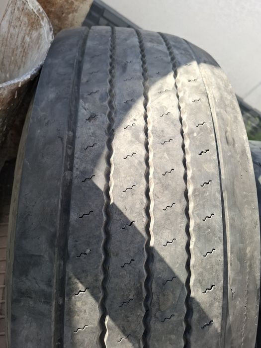 Продам шины срочно грузовое