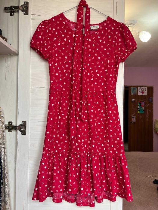 Момичешки рокли различни