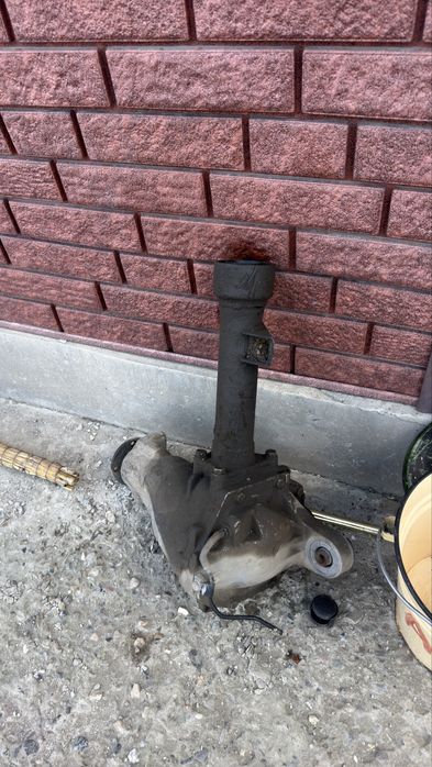 Редуктор на lexus 470 передний