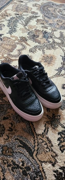 Vând nike impecabili