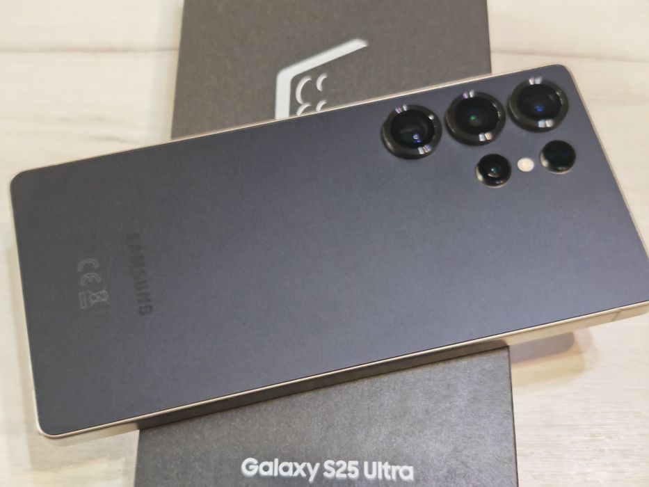 Като нов Samsung Galaxy S25 Ultra 5G 12 GB RAM 512 6м Гаранция