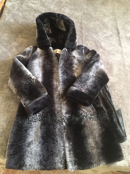Шуба - натуральный мутон!
