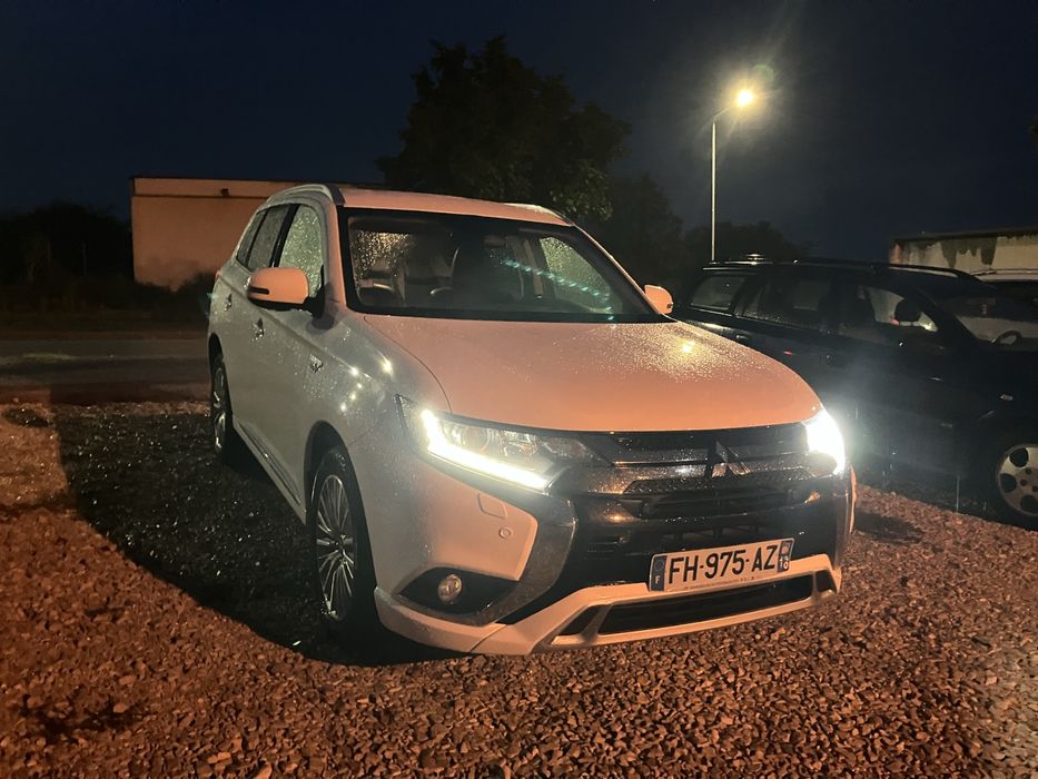 Mitsubishi Outlander PHEV, хибрид 2.4, 236 к.с.