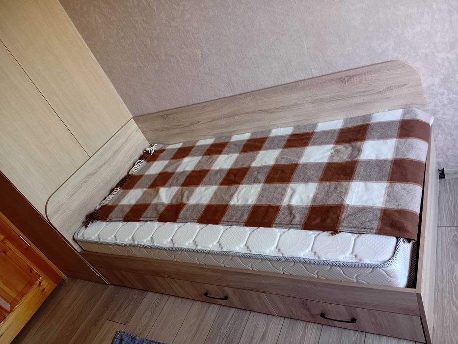 Кровать с матрасом. Самовывоз.