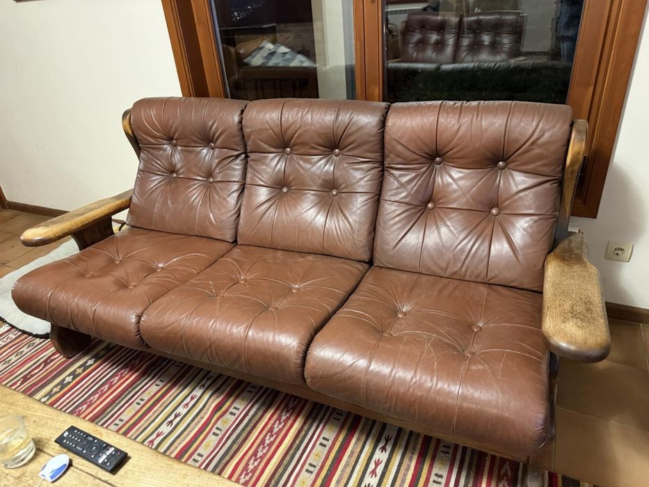 Дивани от естествена кожа и естествен дъб