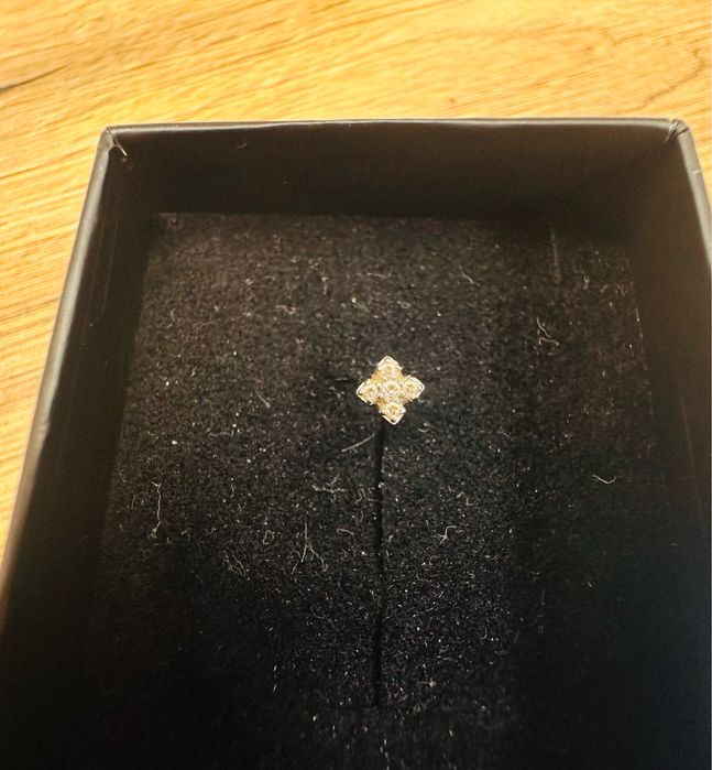 Assos пиърсинг Бяло Злато.