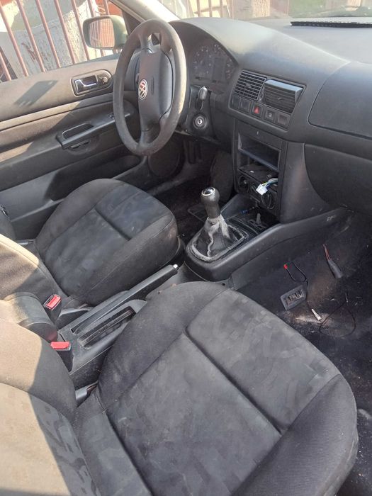 Автомобил VW golf 4,1.4
