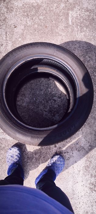Vând 2 cauciucuri Goodyear 205 55 R17