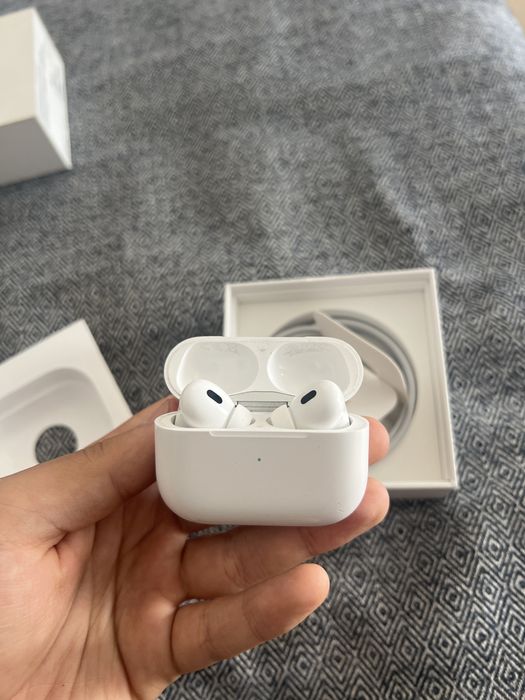 Продам AirPods Pro 2 (USB-C) — полный комплект