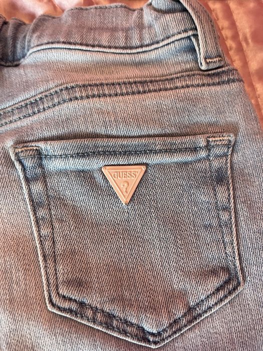 Детски дънки на ,,Guess”.