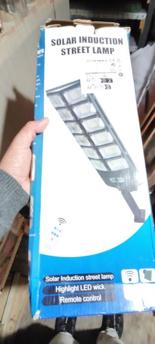 Vând lampă solară