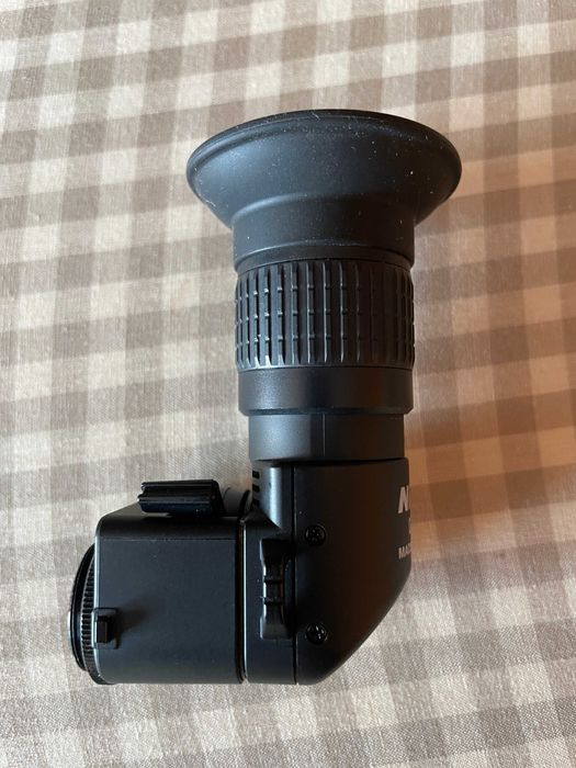 Vizor Nikon DR-5 pentru vizualizare în unghi drept