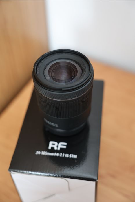Продавам     обектив Canon RF 24-105mm f/4-7.1 IS STM  почти неизползван.С предна и задна капачка и сенник.