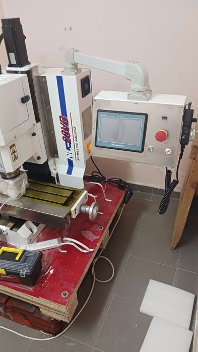 Нова фреза  UNIMARK с CNC управление по 3 оси . За работа със стомана.