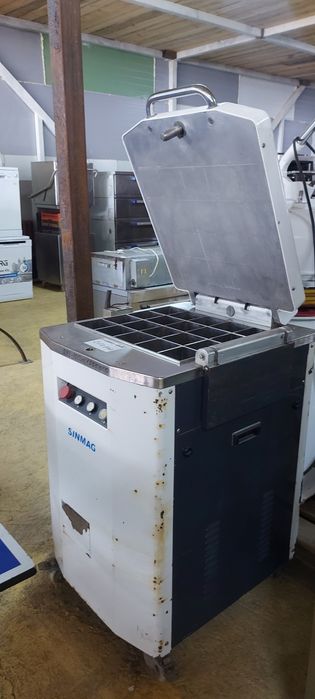 Тестоделитель, Sinmag. Стол нержавейка, мойка,холодильник