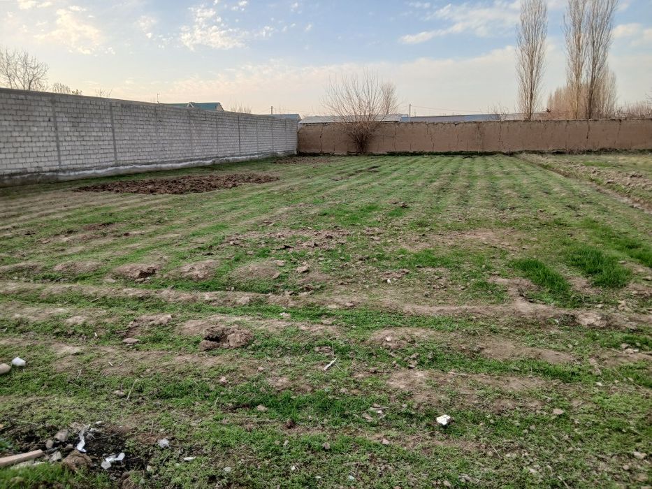 Уй сотилади Янгиюль туманида  К.ора  тепада